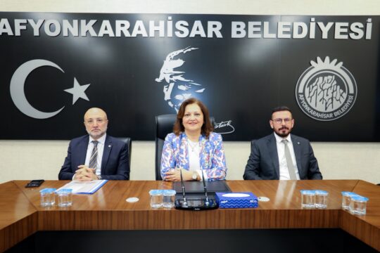 Afyonkarahisar Belediye Başkanı Burcu Köksal, AK Parti Afyonkarahisar İl Başkanı
