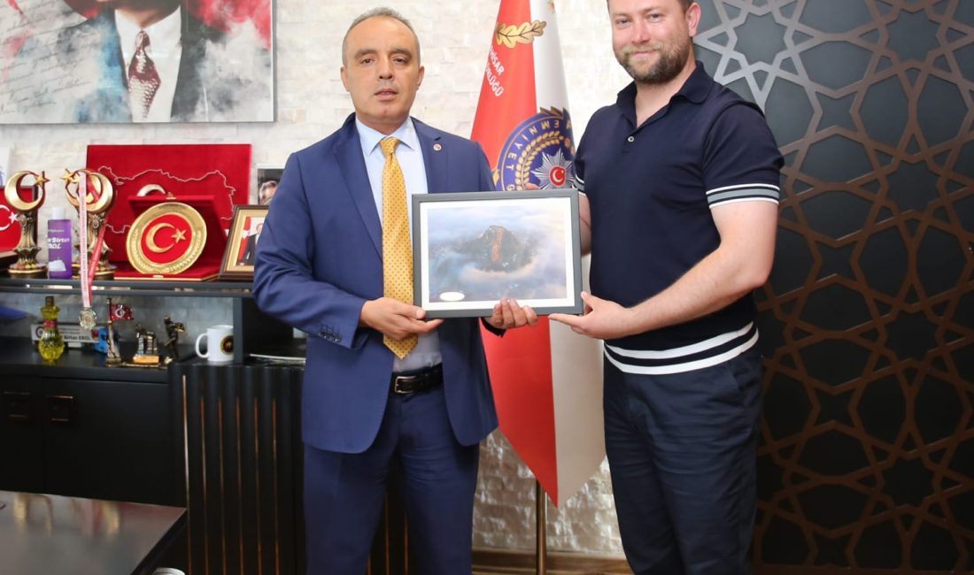 Afyonkarahisar İl Emniyet Müdürlüğü bünyesinde görev yapan bir polis memuru,