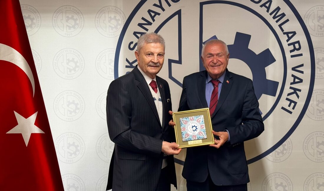 Maliye -Tarım ve Köy Hizmetleri eski Bakanı İsmet Attila, Türk