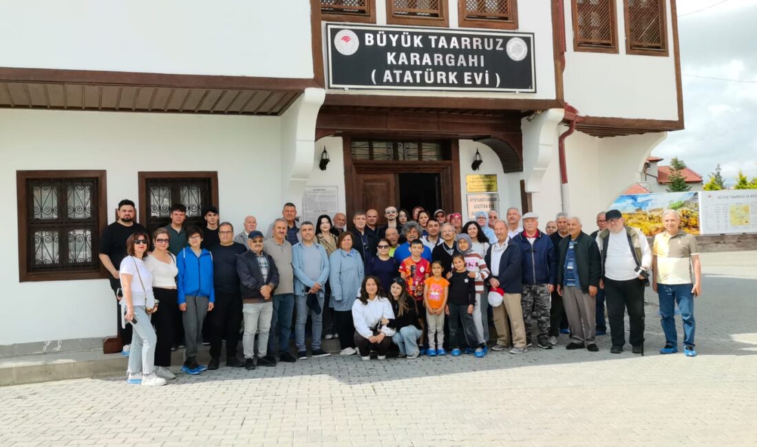 Afyonkarahisar’da farklı kitap kulüplerinin üyeleri, Büyük Taarruz’un yaşandığı tarihi mekânları