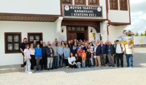 Afyonkarahisar’da farklı kitap kulüplerinin üyeleri, Büyük Taarruz’un yaşandığı tarihi mekânları