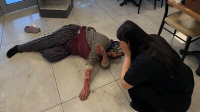 Afyonkarahisar'da kızıyla birlikte dinlenme tesisine gelen kadına saldıran köpek, kadının