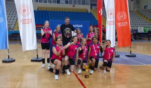 Afyonkarahisar'da düzenlenen ve 20 takımın mücadele ettiği Mini Kızlar Voleybol