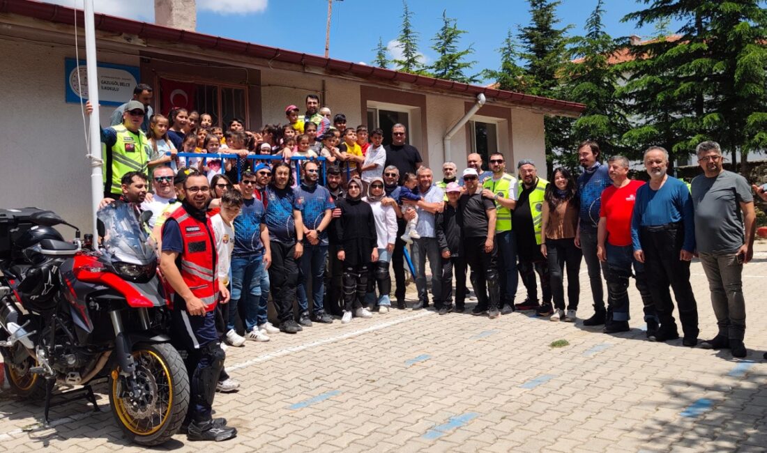 Afyonkarahisar’da 272 PMS Afyon Motosiklet Derneği üyeleri, 23 Nisan Ulusal
