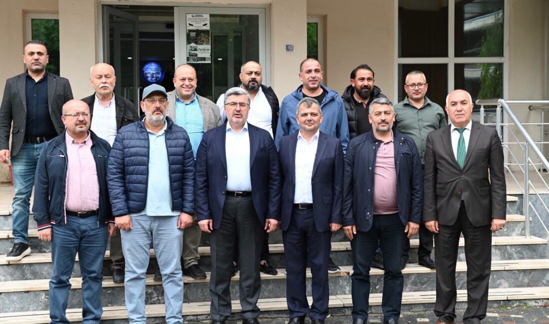 AK Parti Afyonkarahisar Milletvekili Ali Özkaya, Emirdağ ziyaretinde vatandaşlarla bir