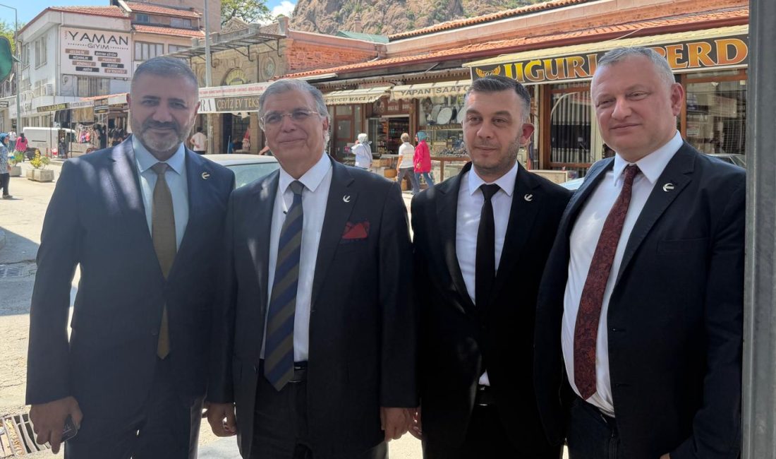 Yeniden Refah Partisi Afyonkarahisar İl Başkanı Fehmi Güray Çakır, kentte