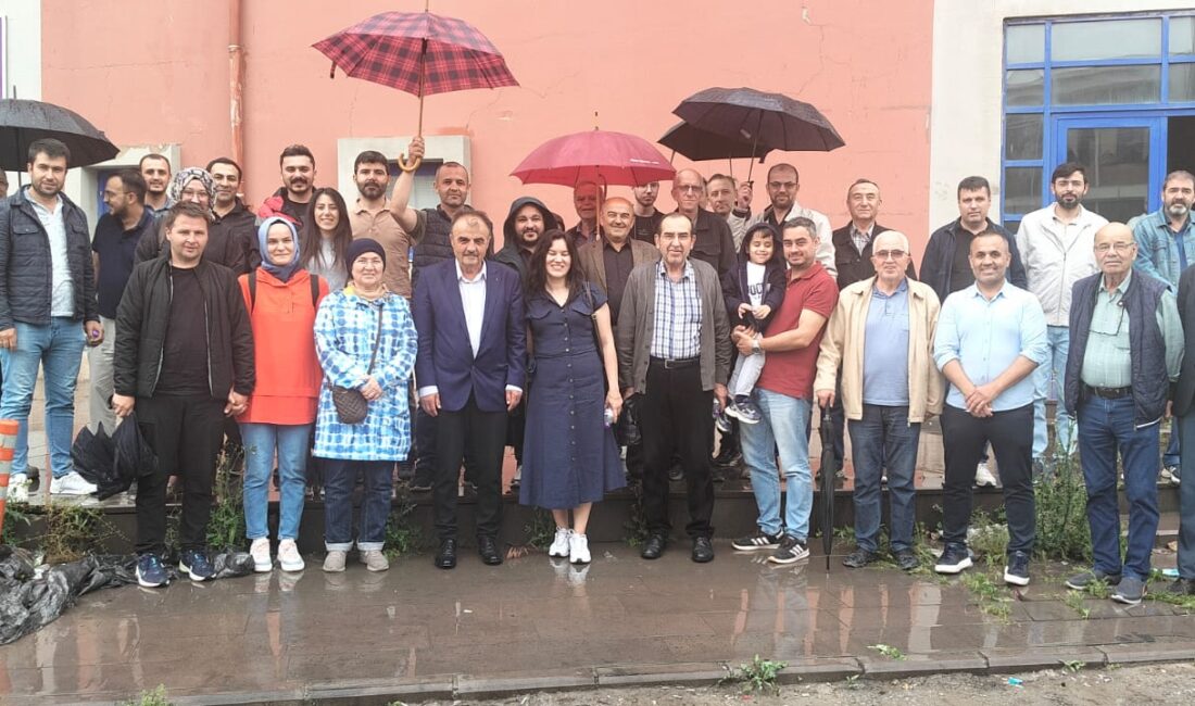 Türk-İş Güvenevler Yapı Kooperatifi'nin Olağan Genel Kurulu'nda duygusal anlar yaşandı.
