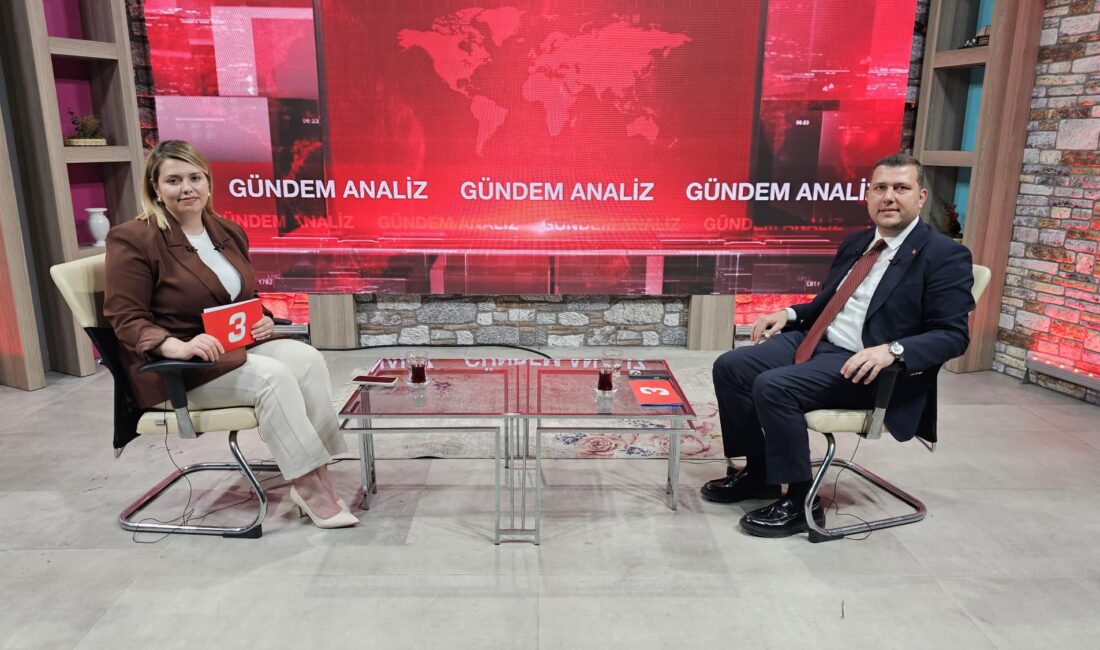 Kanal 3 TV ekranlarında gazeteci Berna Türksoy’un hazırlayıp sunduğu Gündem
