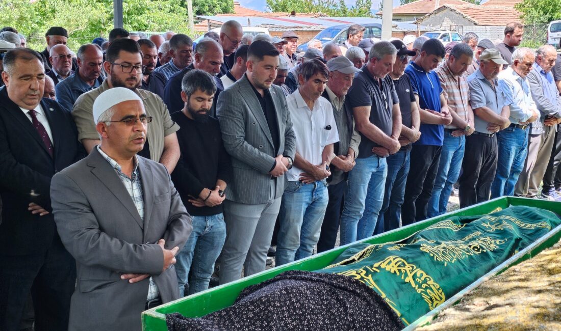 Kanal 3 eski çalışanlarından Yunus Üstündağ’ın annesi Fatma Üstündağ, bir