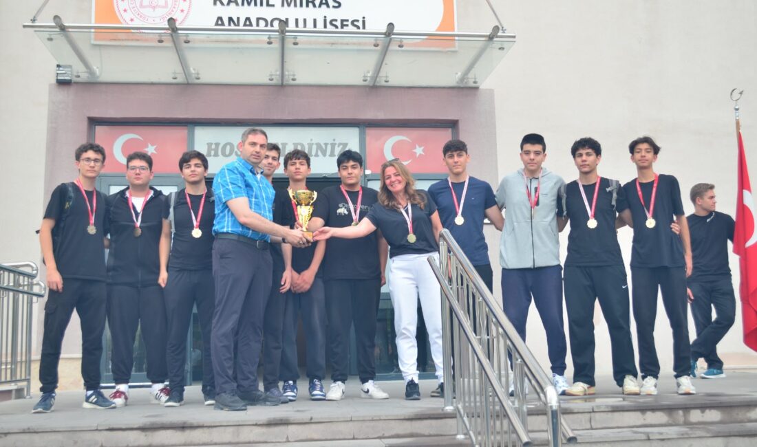Afyonkarahisar genelinde düzenlenen Basketbol Genç Erkekler 2. Küme müsabakalarında fırtına