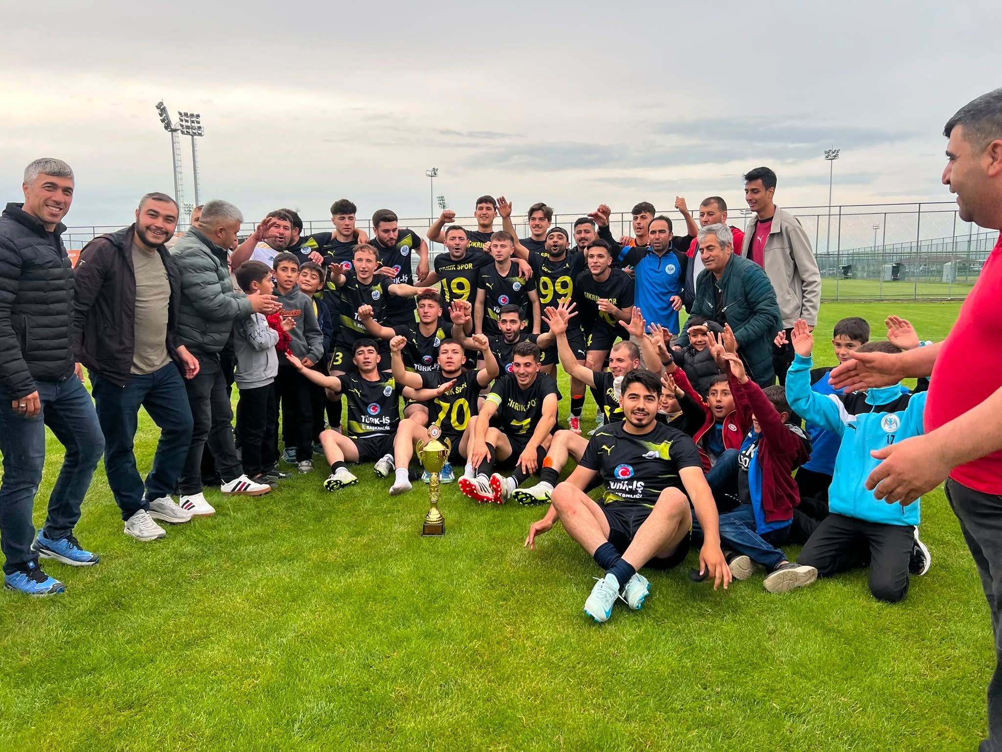 Afyonkarahisar İkinci Amatör Lig B Grubu’nda (Ateş Grubu) futbolseverlerin uzun