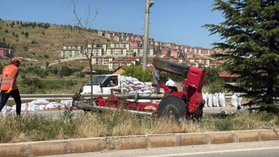 Afyonkarahisar-Kütahya karayolunda meydana gelen trafik kazasında yem yüklü bir tırın