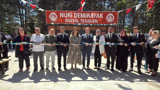 Afyonkarahisar Belediyesi, kentteki yeşil alan miktarını artırma ve sosyal yaşam