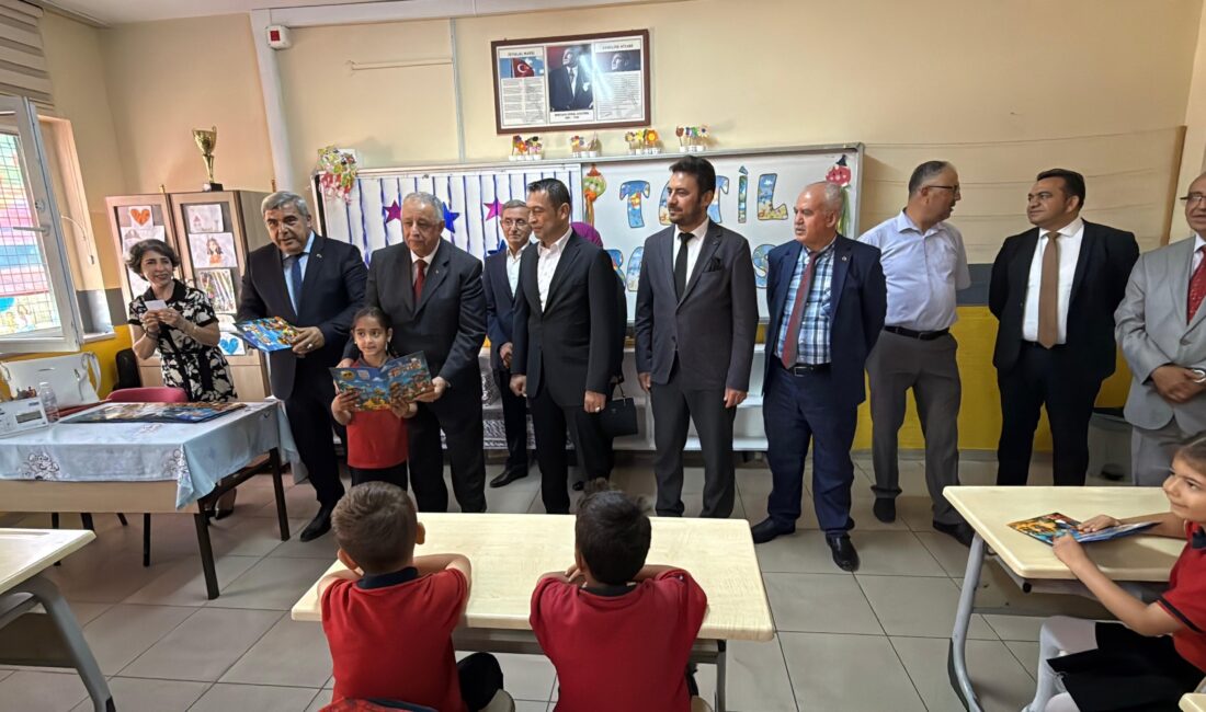 Afyonkarahisar Şehit Murat Saraç İlkokulu öğrencileri, düzenlenen coşkulu bir törenle