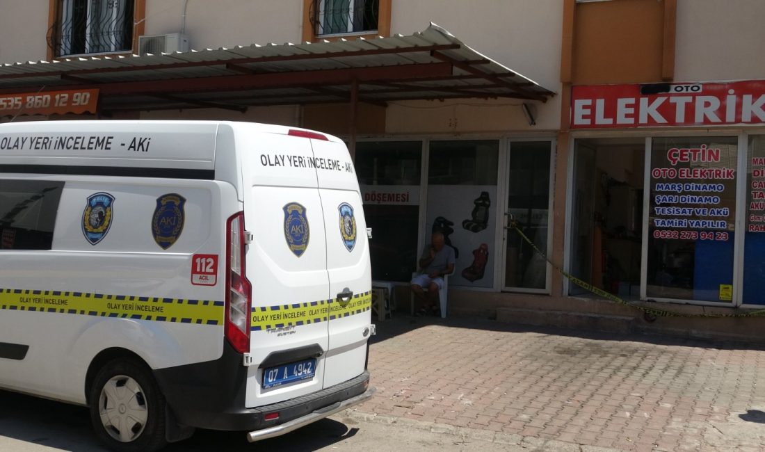 Antalya'da sanayi sitesinde uzun yıllardır esnaflık yapan bir oto elektrik