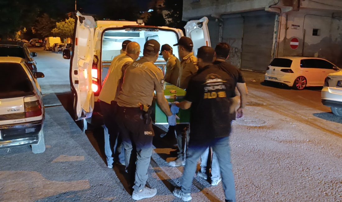 Şanlıurfa’nın Eyyübiye ilçesinde gece saatlerinde kan donduran bir cinayet işlendi.