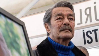 Türk sinemasının dev çınarı Kadir İnanır'ın 77 yaşında hayata gözlerini