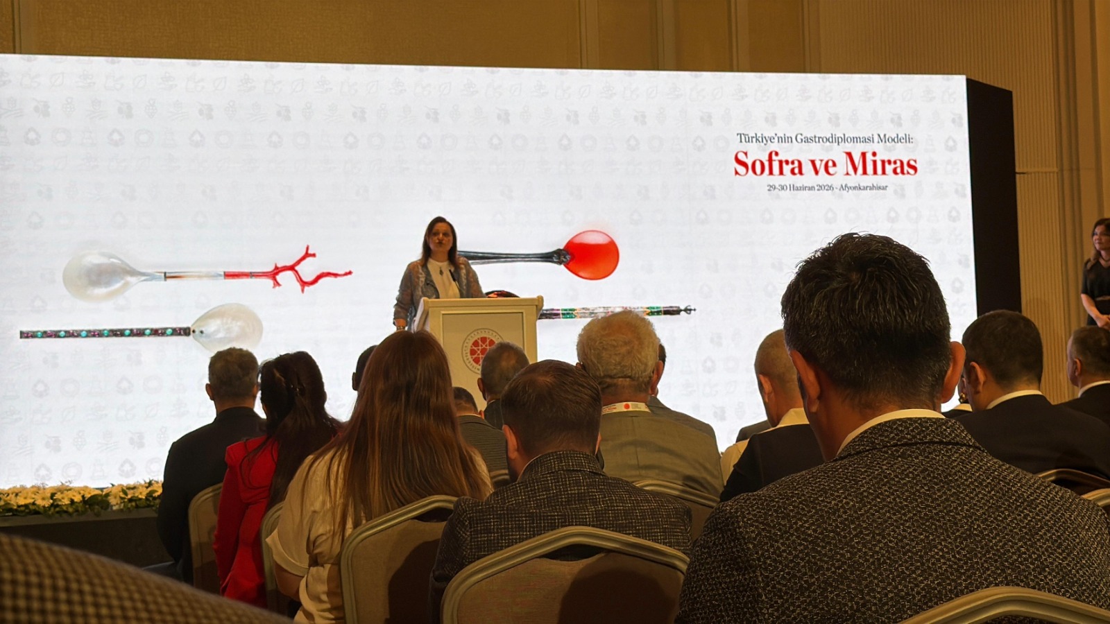 Afyonkarahisar gastrodiplomasi, Türkiye mutfak mirası, Naci Aktaş, Burcu Köksal, Sinnada Termal Otel, Emine Erdoğan mesajı, kültürel diplomasi, gastronomi zirvesi