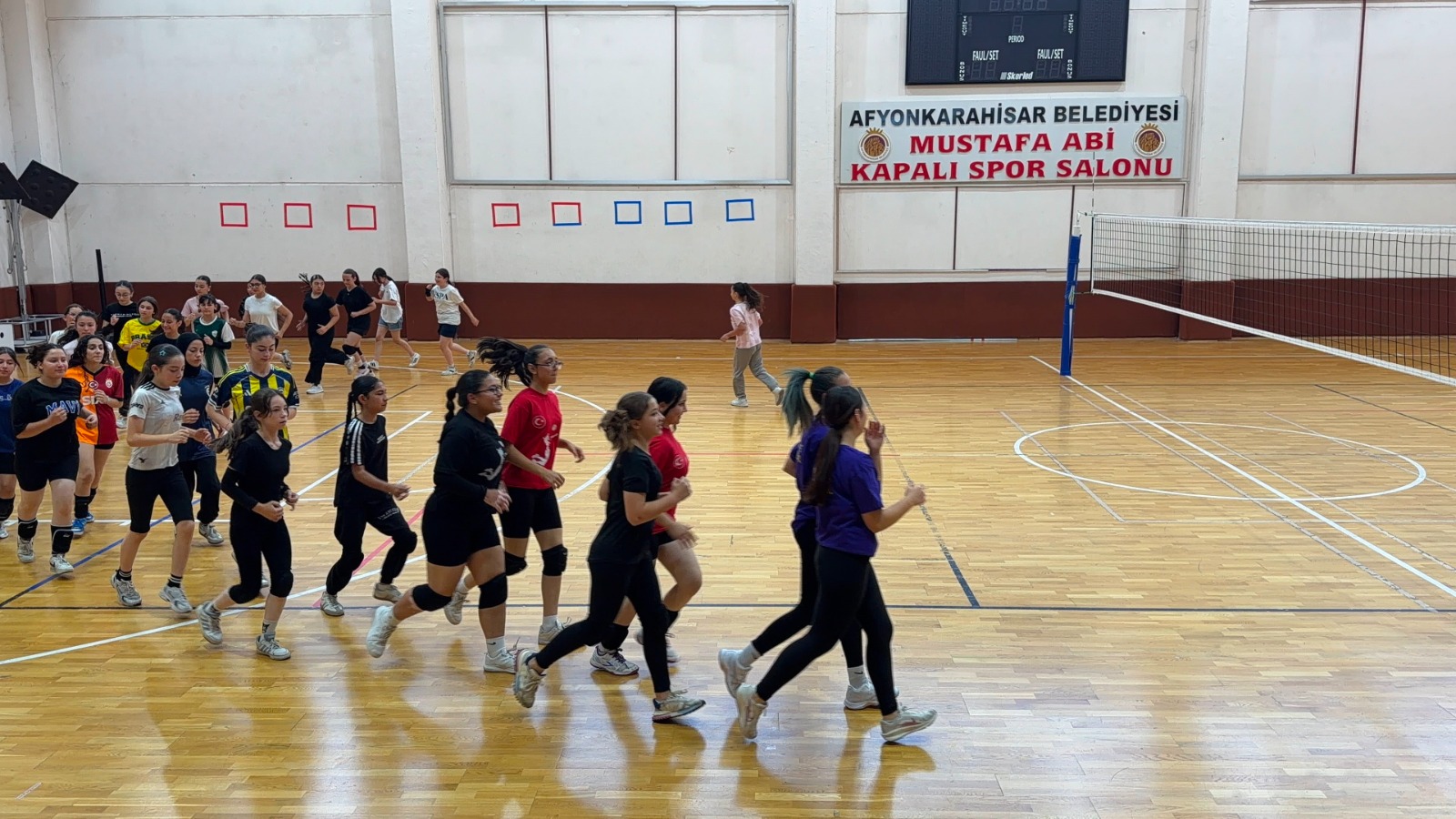 Afyonkarahisar Belediyesi Yüntaş Voleybol Takımı, geleceğin yıldız adaylarını belirlemek üzere