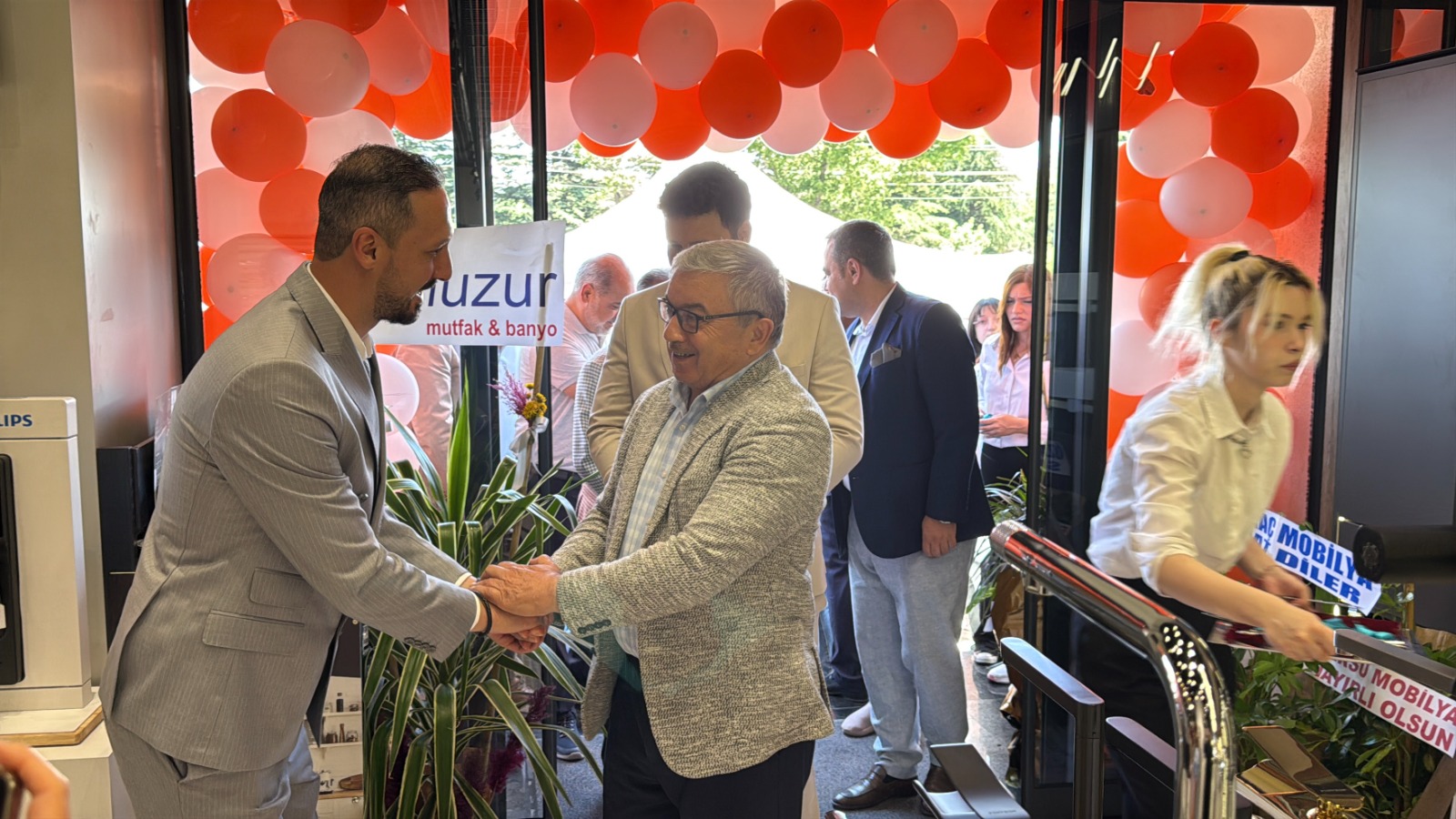 A4 Yapı Market hizmete açıldı