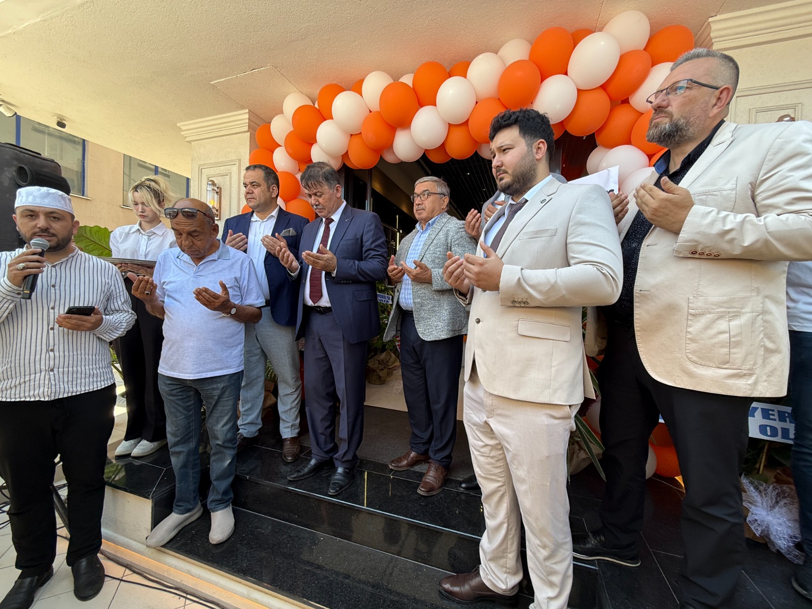 A4 Yapı Market hizmete açıldı