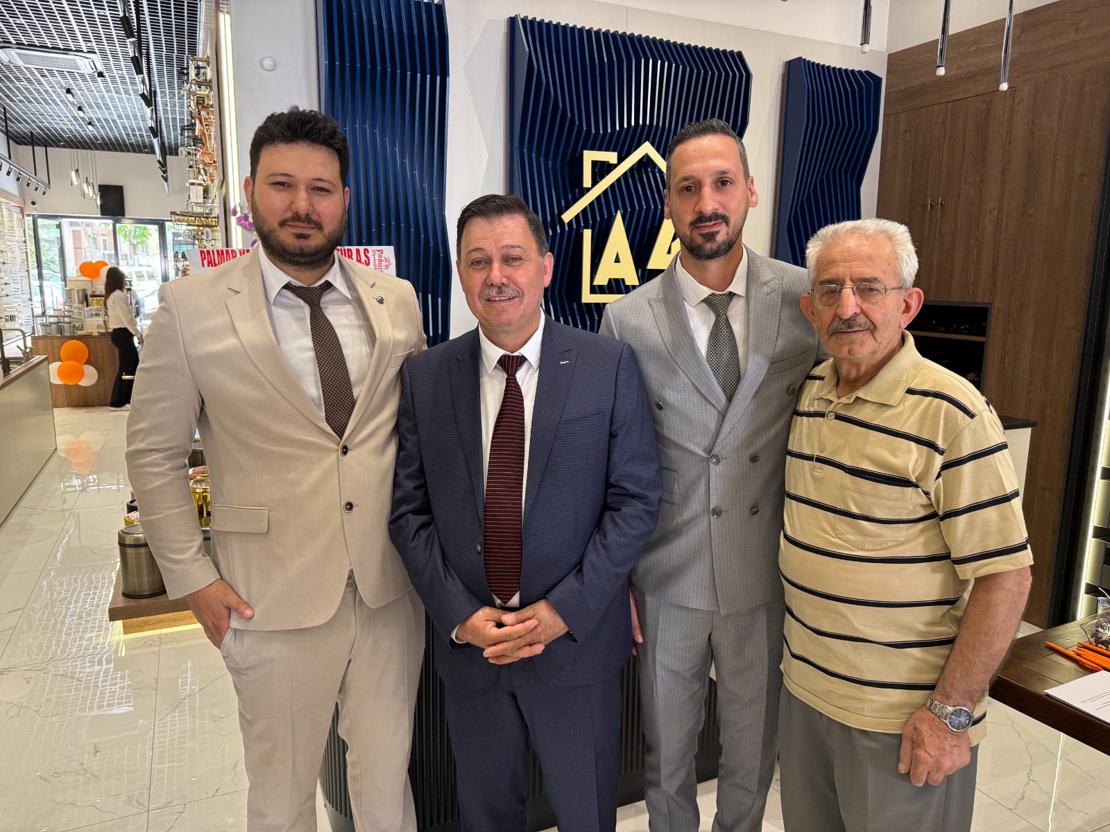 A4 Yapı Market hizmete açıldı