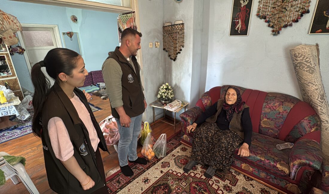 Afyonkarahisar'ın Emirdağ ilçesinde telefon kullanmakta zorlanan yalnız yaşayan yaşlıların ihtiyaçları,