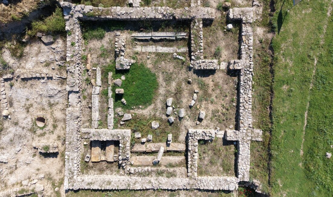 Karabük'ün Eskipazar ilçesindeki Hadrianapolis Antik Kenti'nde 1750 yıllık pitos (küp)