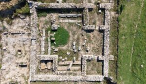 Karabük'ün Eskipazar ilçesindeki Hadrianapolis Antik Kenti'nde 1750 yıllık pitos (küp)