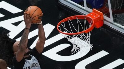 Amerikan Basketbol Ligi (NBA) play-off'larında San Antonio Spurs, deplasmanda Oklahoma