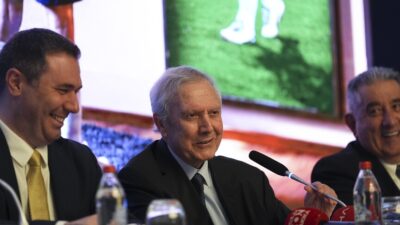 Sarı-lacivertlilerde başkan vekilliğine Barış Göktürk, genel sekreterliğe Mahmut Uslu getirildi.