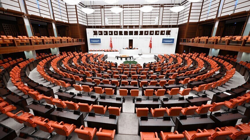 Genel Kurul'da, Emniyet Teşkilatına ve basına yönelik düzenlemeleri de içeren