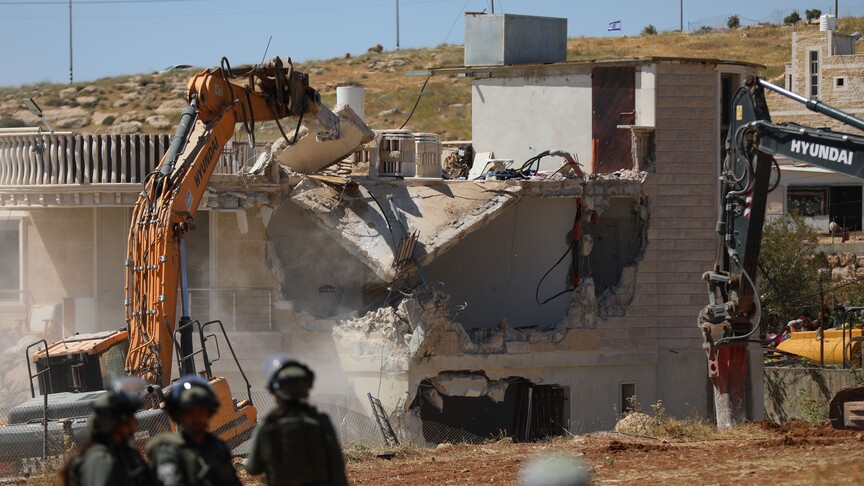 İsrail ordusu, işgal altındaki Batı Şeria'nın Nablus kentine bağlı Beyta