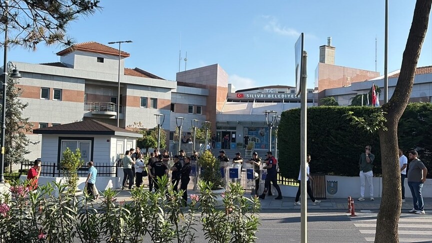 Silivri Belediyesindeki bazı iş ve işlemlerde usulsüzlük yapıldığı iddiasıyla yürütülen