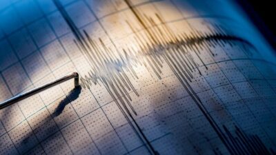 Akdeniz'de saat 11.25'te 4,9 büyüklüğünde deprem meydana geldi.