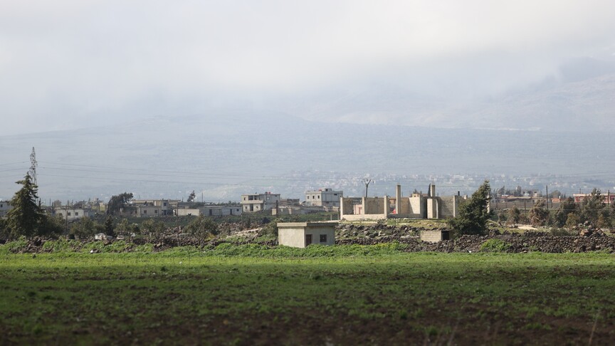 İsrail güçlerinin, Suriye'nin güneyindeki Dera kırsalında bir köye baskın düzenlediği