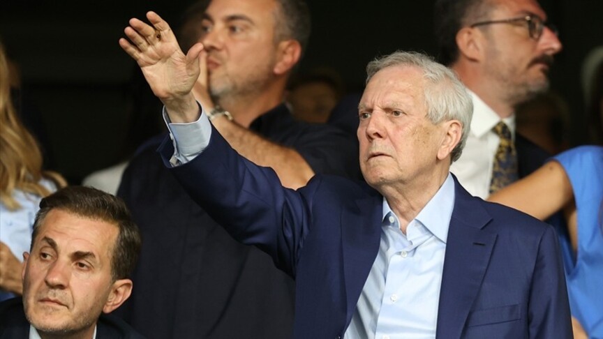 Fenerbahçe’de olağanüstü genel kurulun ardından rekor oyla yeniden başkanlık koltuğuna