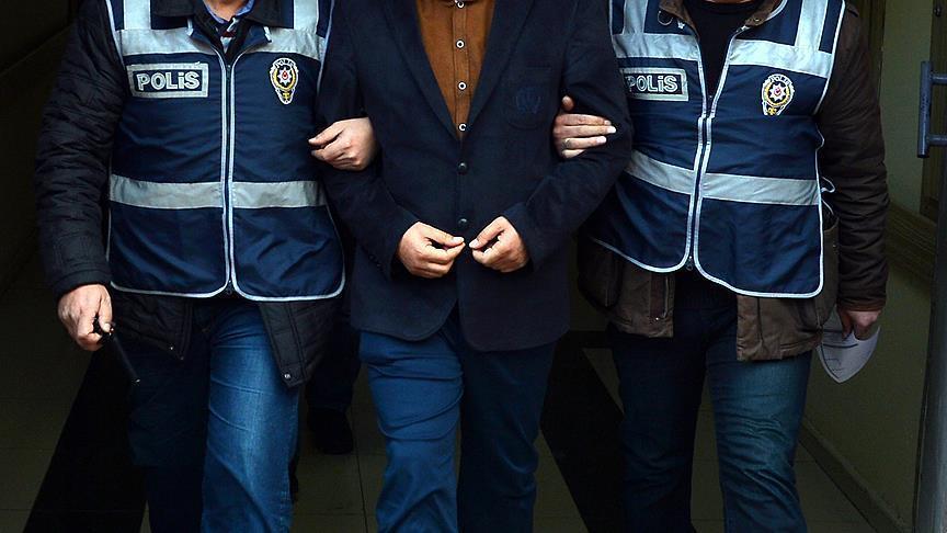 Afyonkarahisar’ın Şuhut ilçesinde ibadet etmek için camiye gelen vatandaşların eşyalarını