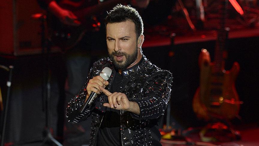 Megastar Tarkan, hayranlarını heyecanlandıran bir haberle Ankara’da konser vermeye hazırlanıyor.