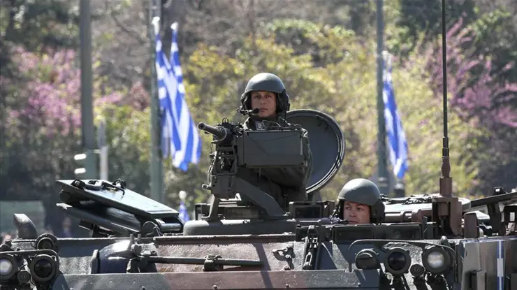 Yunanistan'da kadınların gönüllü olarak silahlı kuvvetlerde görev alabilmesine olanak sağlayan