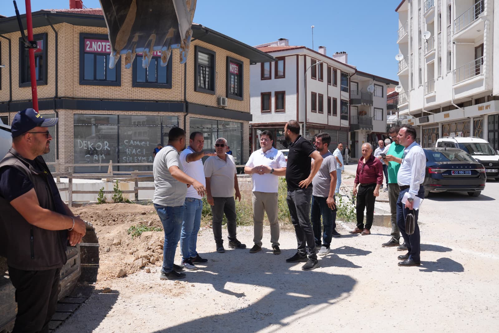 Bolvadin’de çarşı merkez yenileme çalışmaları aralıksız sürüyor