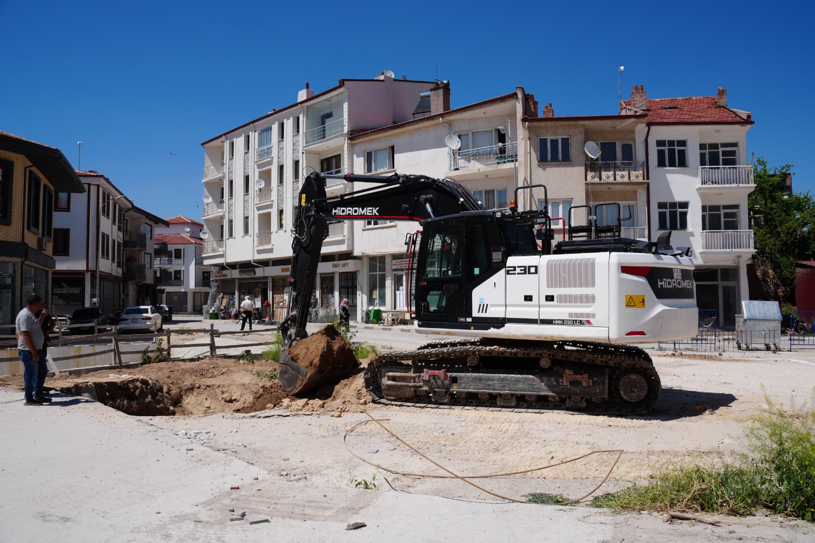 Bolvadin’de çarşı merkez yenileme çalışmaları aralıksız sürüyor