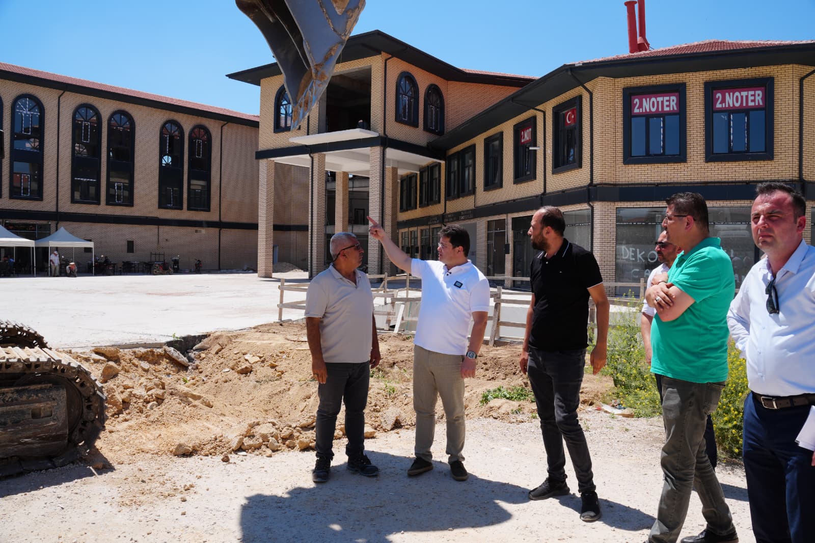 Bolvadin’de çarşı merkez yenileme çalışmaları aralıksız sürüyor