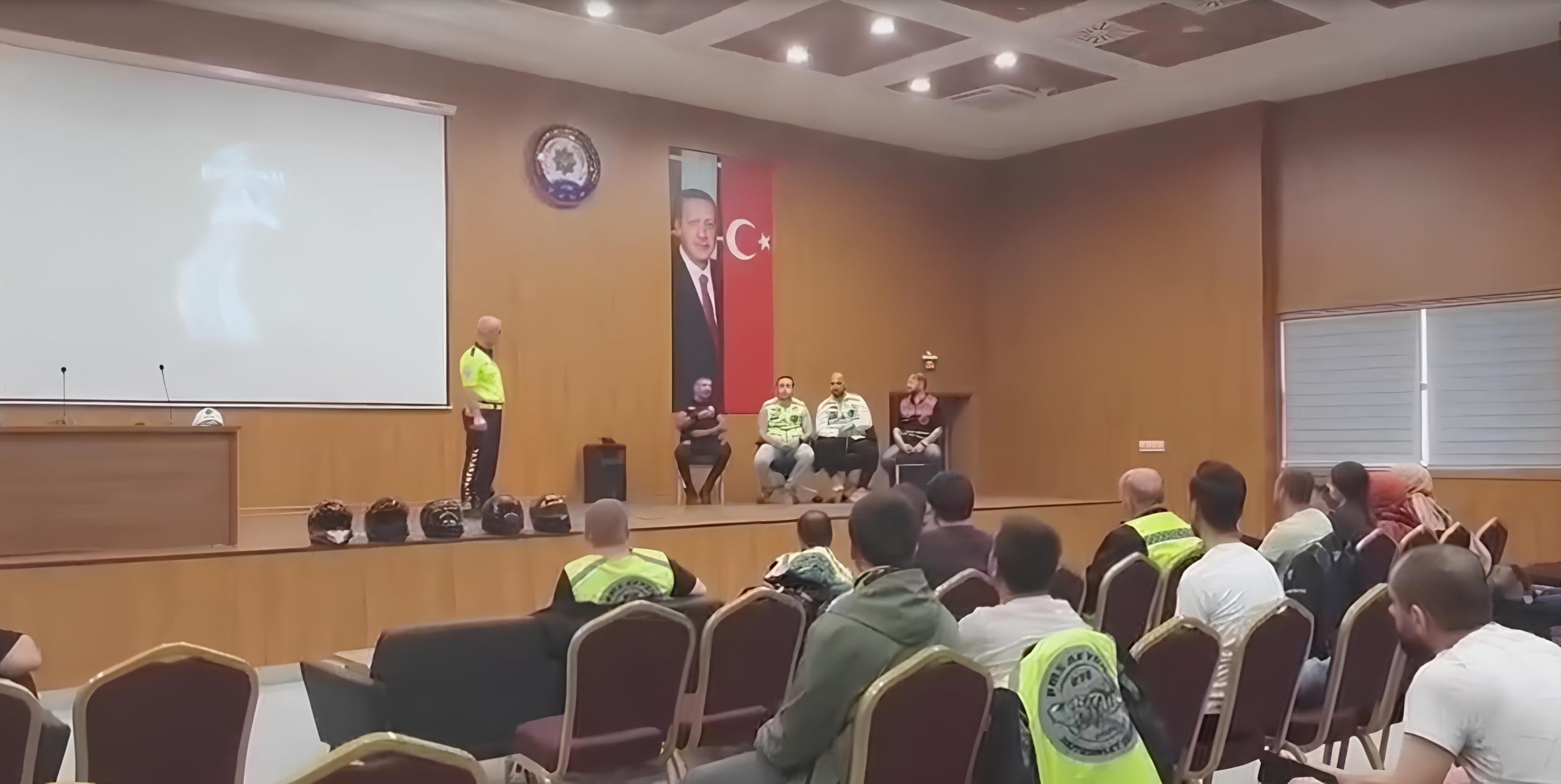 Afyonkarahisar İl Emniyet Müdürlüğü ekipleri tarafından “Bir Kural Bir Ömür”